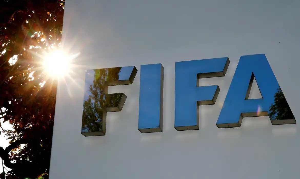 Uefa critica projeto da Fifa e defende investimentos no desenvolvimento do futebol