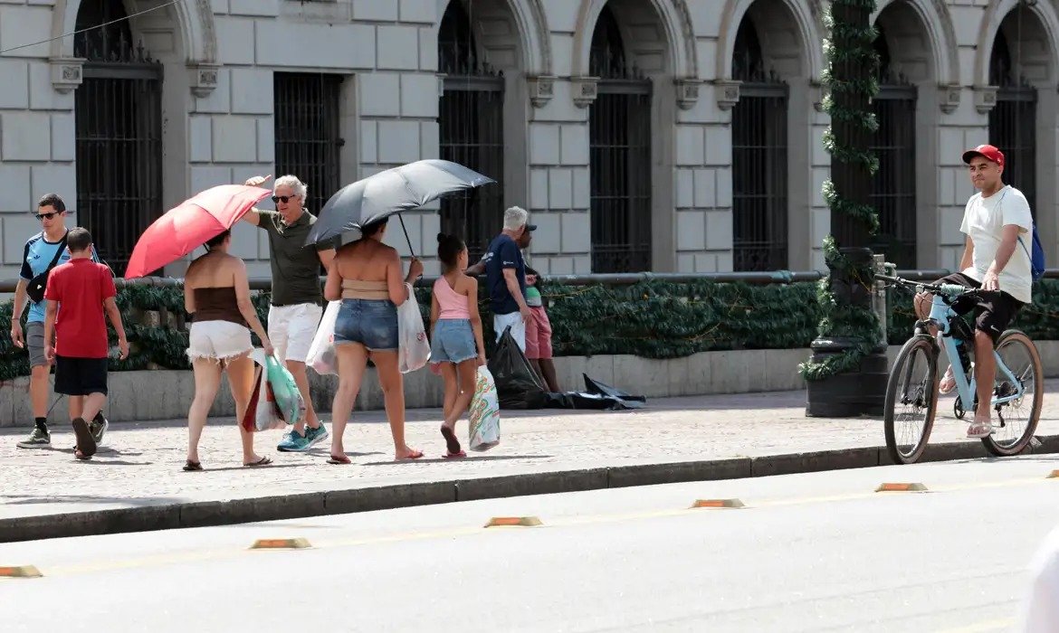 Onda de calor no Brasil: veja temperaturas, alertas e previsão por região