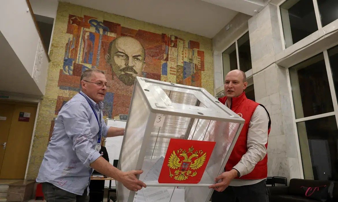 Ciberataques marcam votação para renovar Parlamento da Rússia