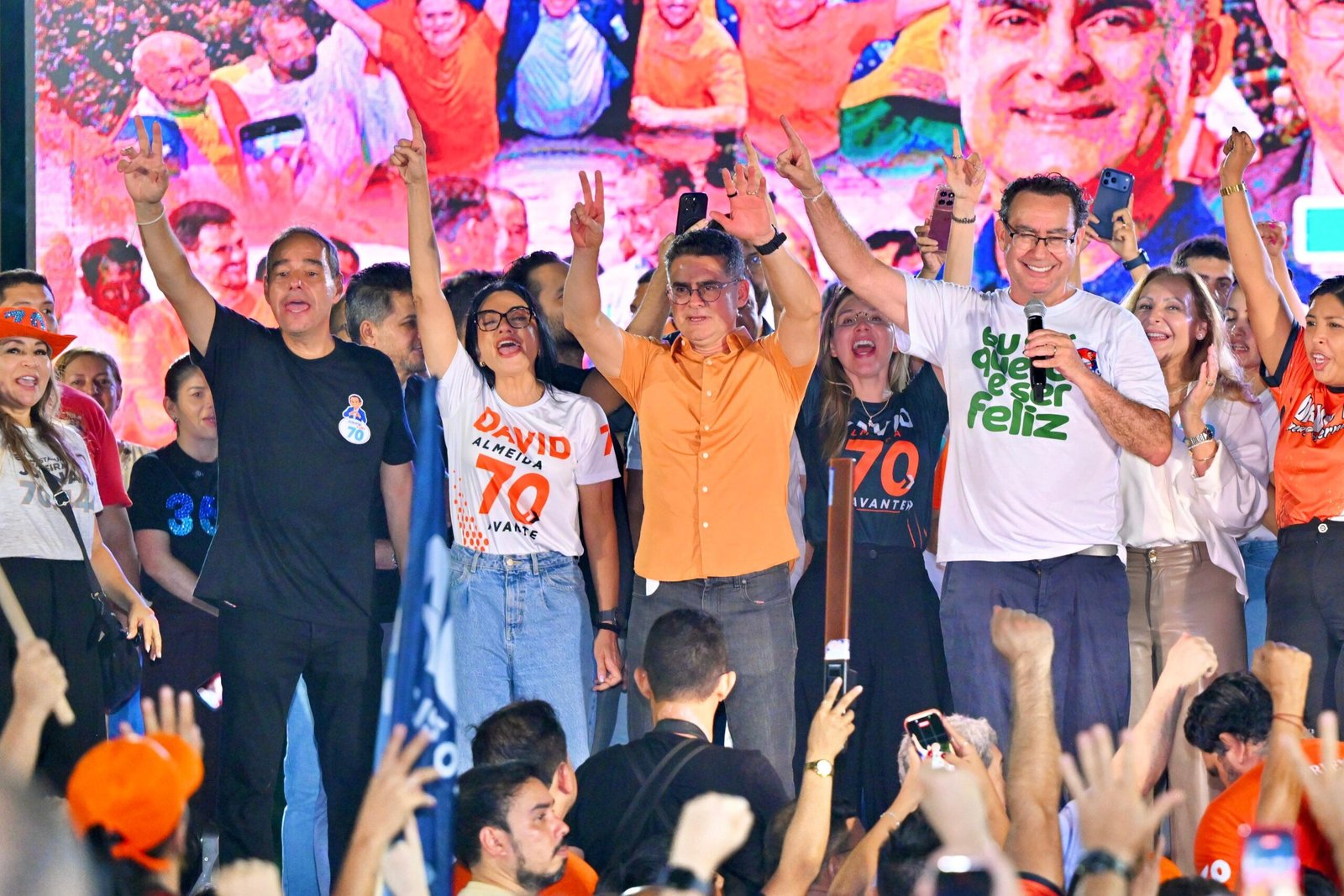 David Almeida visita feira reformada do Nova Cidade