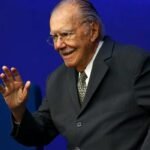 José Sarney volta a ser internado após pneumonia