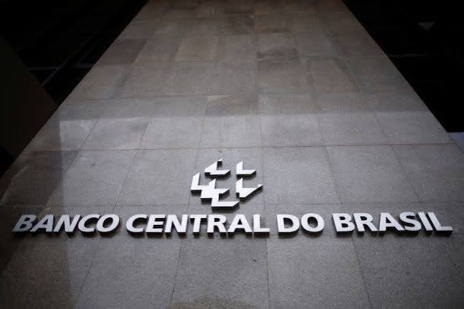 Banco Central mantém inflação em 5,2% e reduz previsão do PIB
