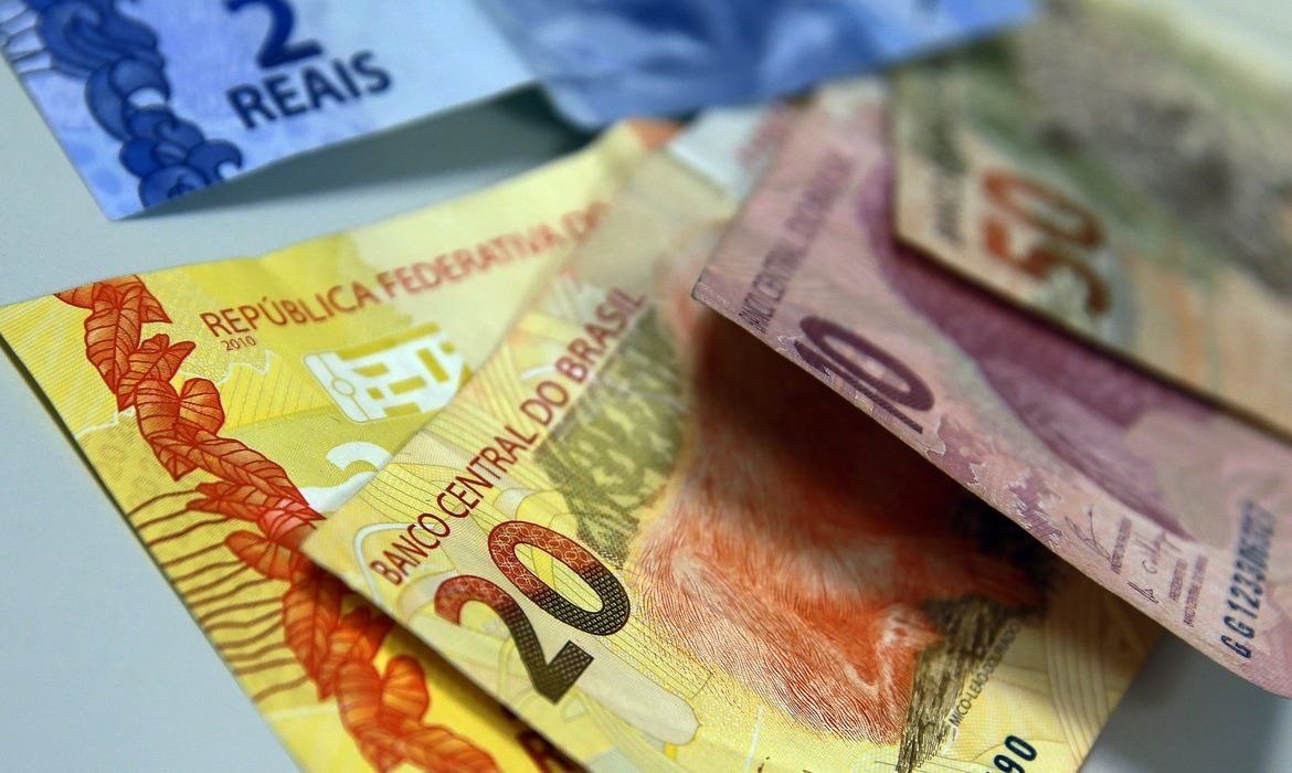 Crédito para pessoas físicas cresce 10,5% em 12 meses no Brasil