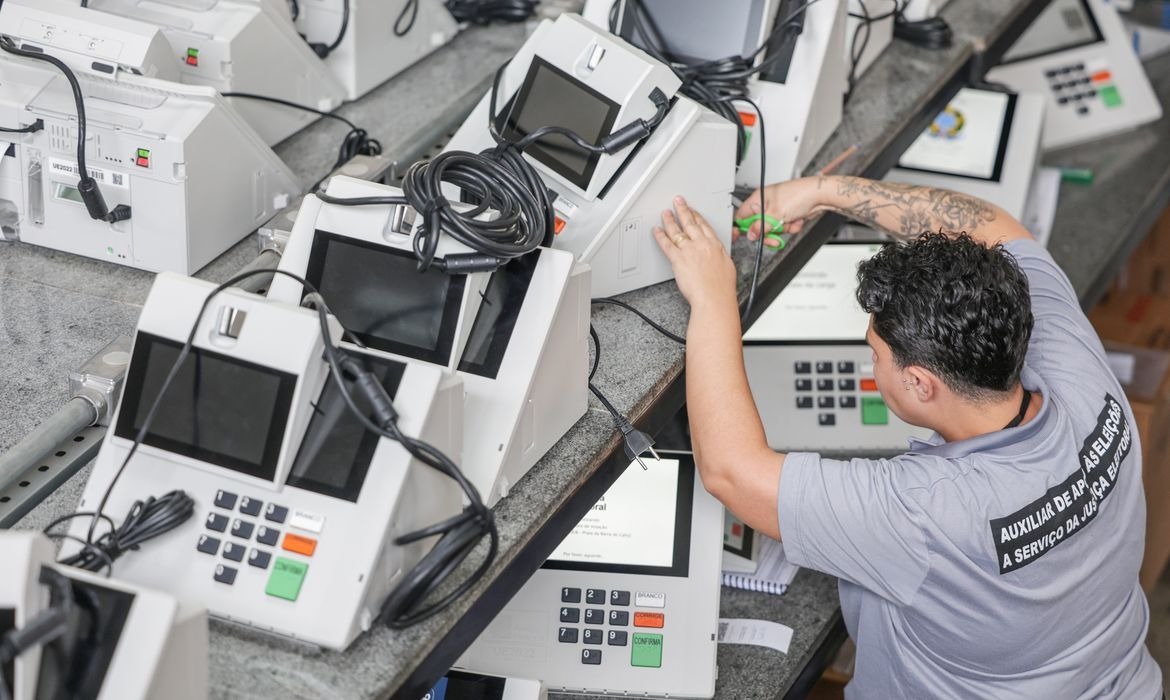 Eleições 2026: acessibilidade vai do Braille ao cão-guia